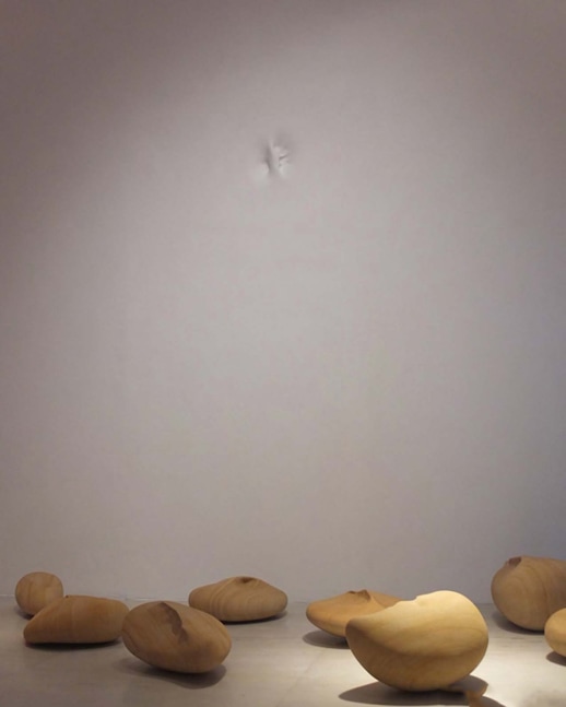Stone waves, 2010-2011
Fiberglass and sandstones
Dimensions varaible