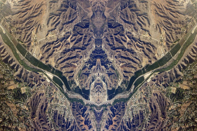 Al-An deSouza
Divine6104 | 2007
C-Print
15.75″ x 23.5″
TG 1789