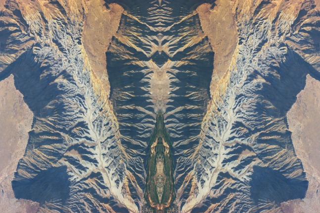 Al-An deSouza
Divine5962 | 2007
C-Print
15.75″ x 23.5″
TG 1792