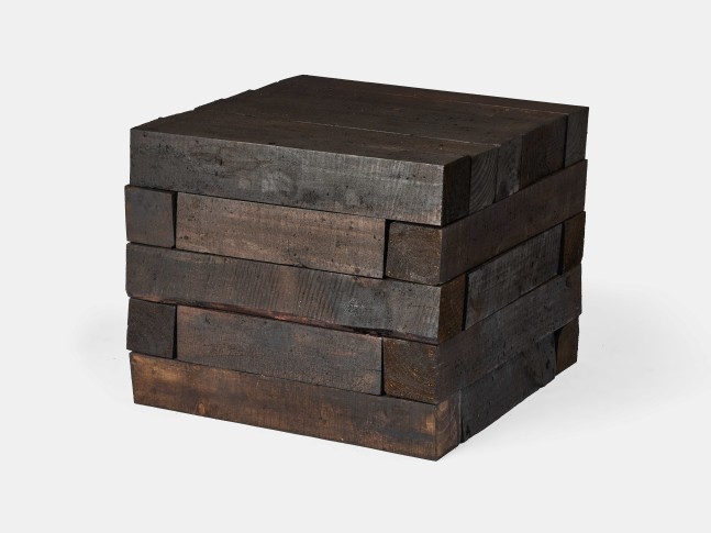 Jeremy Wafer

Stack, 2023

Wood, bitumen

17 pieces each 600 x 100 x 100 cm

Unique