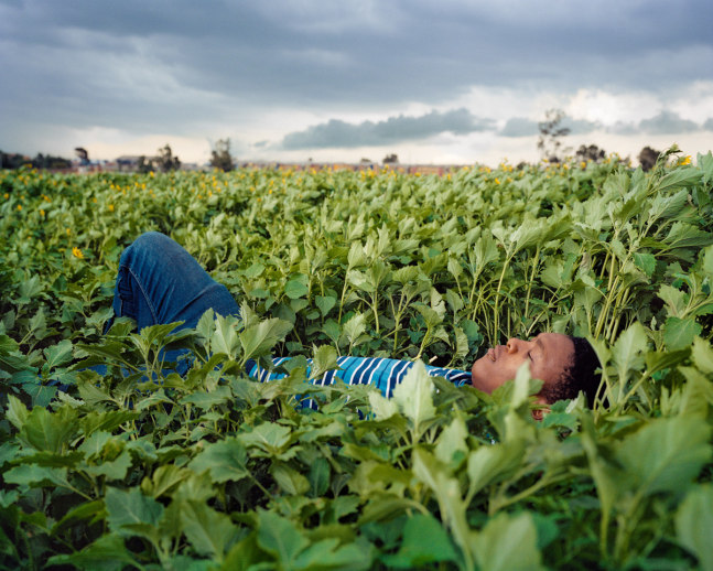 Lindokuhle Sobekwa

Sanele resting in field, 2021

Inkjet print on cotton rag

Work: 80 x 100 cm (31.5 x 39.4 in.)

Edition of 3 + 2 AP