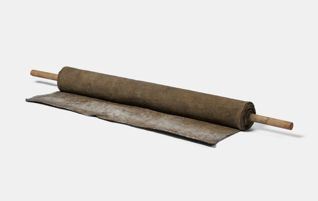 Jeremy Wafer

Roll, 2023

Blankets, cement, aluminium bitumen paint, wood

200 x 30 cm / 78.7 x 11.8 in.

Unique