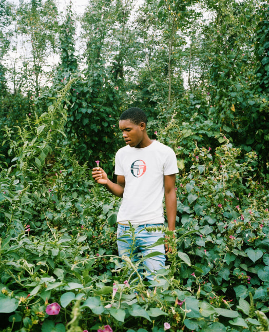 Lindokuhle Sobekwa

Luvo in the garden II, 2021

Inkjet print on cotton rag

Work: 100 x 80 cm (39.4 x 31.5 in.)

Edition of 3 + 2 AP