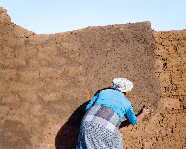 Lindokuhle Sobekwa

UmamBhele uyatyabeka, 2020

Inkjet print on cotton rag

Work: 40 x 50 cm (15.7 x 19.7 in.)

Edition of 7