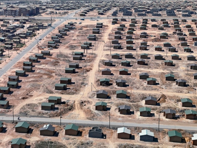 David Goldblatt Cosmo City. 15 August 2009 (A_0183), 2009 Digital print in pigment inks on cotton rag paper A0+ (Approx 98 x 124 cm) STD 1/10