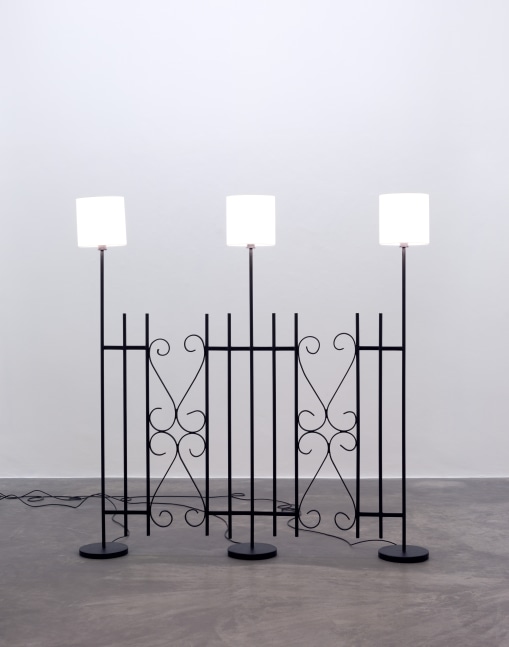 Hannah Fitz

Welcome (Electric Fence)
2022

steel, wiring, lampshades, bulbs

185 x 181.5 x 26 cm / 72.8 x 71.5 x 10.2 in