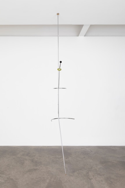Sarah Pichlkostner&amp;nbsp;
Liquid Finger,&amp;nbsp;2023
aluminium, brass, glass
385 x 63 x 50 cm / 151.6 x 24.8 x 19.7 in&amp;nbsp;