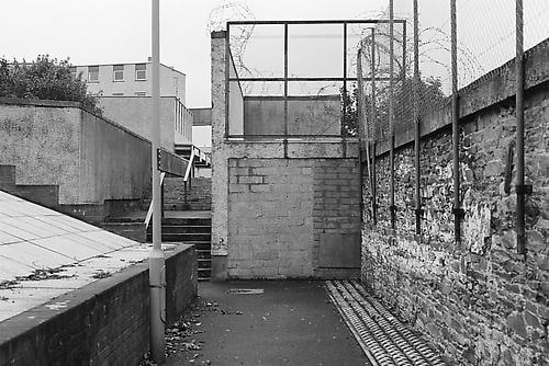 ENCLAVE, Dividing Wall