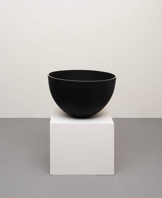 Guggi&amp;nbsp;&amp;nbsp;
Crucible V,&amp;nbsp;2023
Bronze, polished rim, black patina interior and exterior, edition of 9
34 x 58 x 58 cm / 13.4 x 22.8 x 22.8 in&amp;nbsp;

&amp;nbsp;