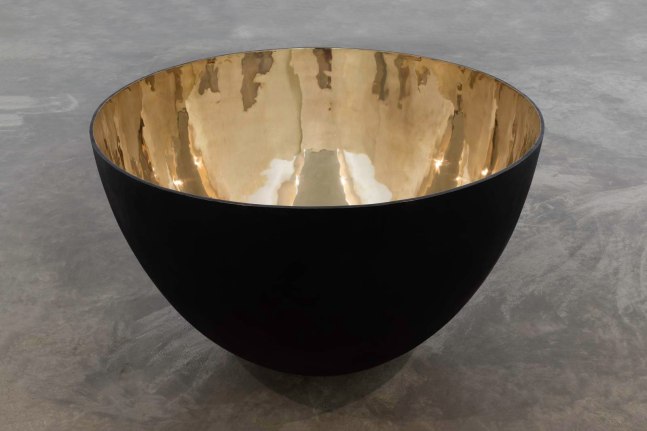 Guggi
Pot I (detail), 2019
polished bronze and black patina, edition of 3
81 x 119.5 x 119.5 cm / 31.9 x 47 x 47 in