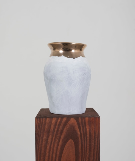 Guggi
Urn IV, 2024
Bronze, whitewashed
13.5 x 10 x 10 cm / 5.3 x 3.9 x 3.9 in