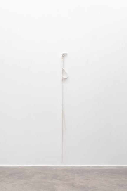 Aleana Egan
Between people
2023
wall element
card, tape, noil, cotton
177 x 10.5 x 4 cm / 69.7 x 4.1 x 1.6 in