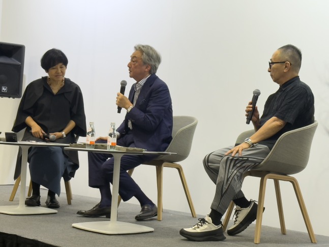 日本で開催される国際アートフェア「東京現代」でアートディレクターの佐藤卓氏、NHKチーフプロデューサー倉森京子さんと日本美術について鼎談をしました。会場は入りきれないぐらいの多くの人々が集まって下さいました。