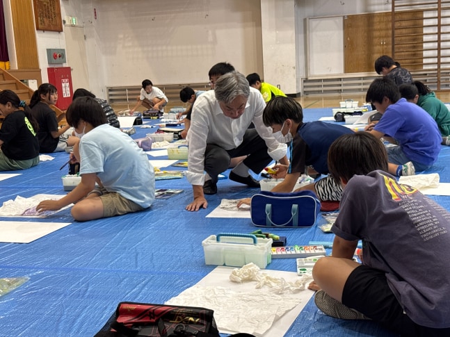 江戸川区江戸川小学校で小学六年生に授業をしました。日本中の小学校で授業をしていますが、本当に驚くことに皆違う作品を作り出します。これが個性だし、多様性だと毎回感動します。