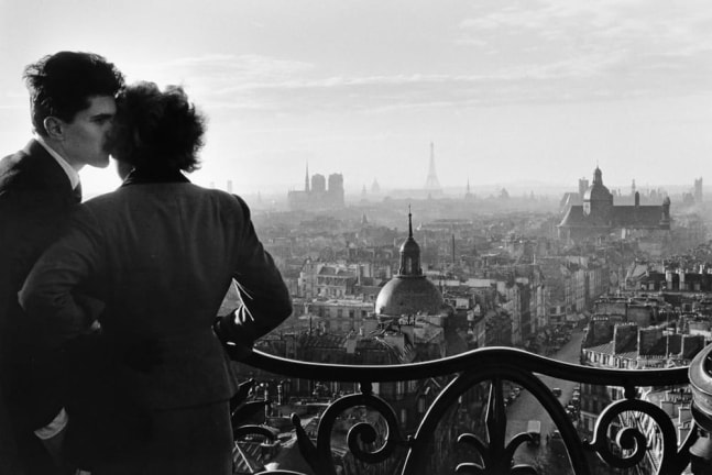 Willy Ronis

Les amoureux de la Bastille, 1957

11 13/16 x 15 3/4 inches; 30 x 40 centimeters&amp;nbsp;