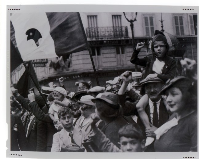 Willy Ronis

14 Juillet 1936

11 13/16 x 15 3/4 inches; 30 x 40 centimeters&amp;nbsp;