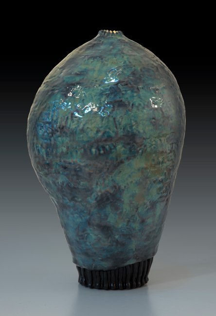 Tracye Wear
Blue Pod with Gold Bowl, 2018
mid-range stoneware, glazes, gold luster
21 1/2" x 12" x 12"
TW 44