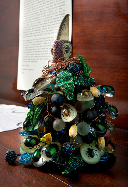 Untitled (Gourd 2), 2017
Claw, beads, wire, thread
9 x 7 x 7 in. (22.9 x 17.8 cm)
Collection of Mellon Foundation