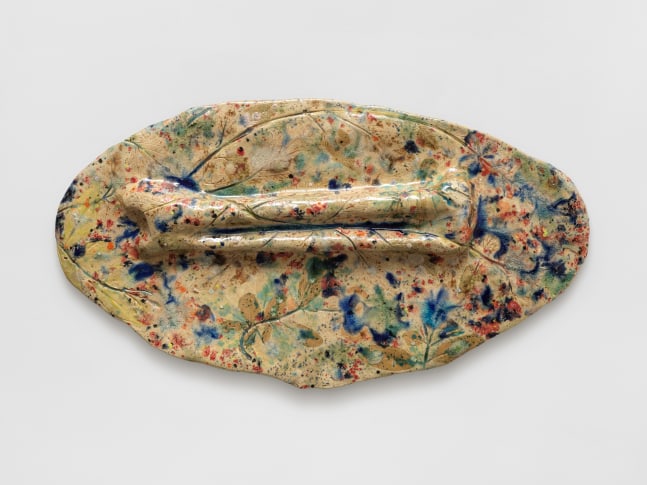 UNTITLED (CARRY)
2020
Glazed ceramic
47 x 25.5 x 5.5 cm / 18 1/2 x 10 x 2 1/4 inches