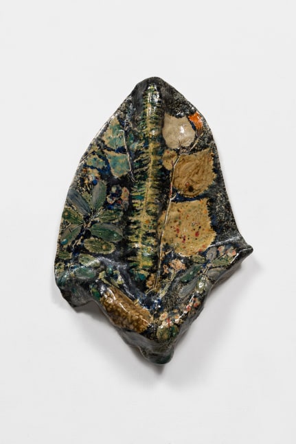 UNTITLED (CENTER 1)
2020
Glazed ceramic
49.5 x 35.5 x 12.5 cm / 19 1/2 x 14 x 5 inches