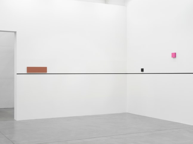 Installation view, Gerwald Rockenschaub, bass+ (re)modification, Galerie Eva Presenhuber, Maag Areal, Zurich, 2024
