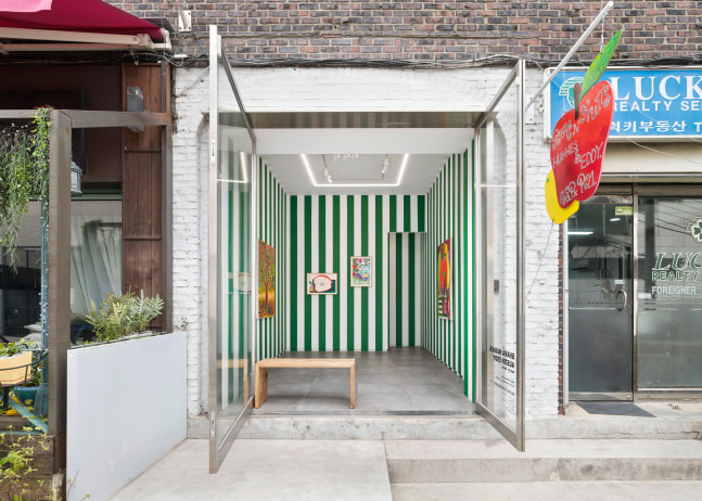 Installation view, Shara Hughes Austin Eddy, Roots n&amp;#39; Fruits, Galerie Eva Presenhuber x P21, Seoul, 2025