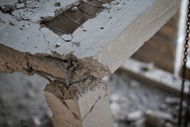 Installation view of sculpture by Oscar Tuazon