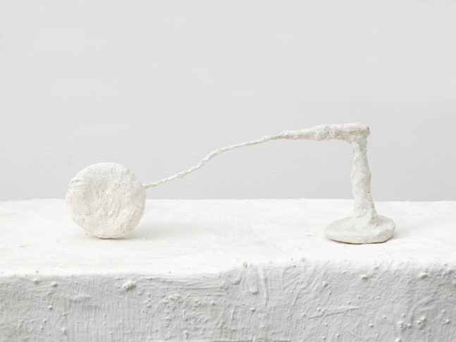 Maulschelle

1983

Lacquer and dispersion on gauze, wire, wood and can lid

16 x 44 x 10 cm / 6 1/4 x 17 3/8 x 3 7/8 in

&amp;copy; Archiv Franz West &amp;copy; Estate Franz West