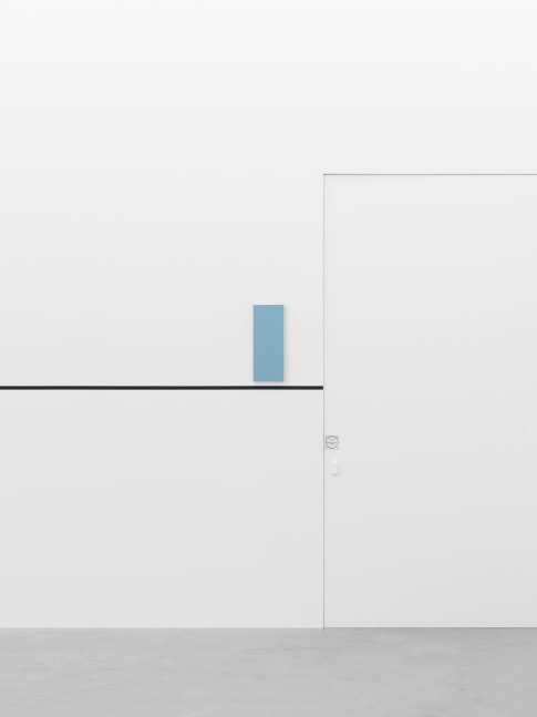 GERWALD ROCKENSCHAUB
bass+ (re)modification
2024
1 object; lacquered MDF, black line on wall (2.5 cm wide, RAL9005 / deep black)
Unique
Object 50 x 20 x 3 cm / 19 5/8 x 7 7/8 x 1 1/8 in
Dimensions variable
ROCKE60242