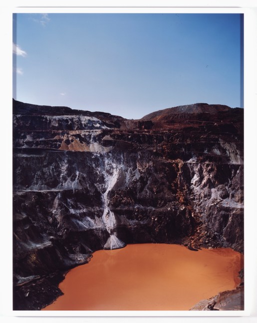 SECRET TRACKS

2006

C-print mounted on aluminum, framed

Ed. 3/6 + 2 AP

160 x 125.5 cm / 63 x 49 1/2 inches

40&amp;#39;000 USD