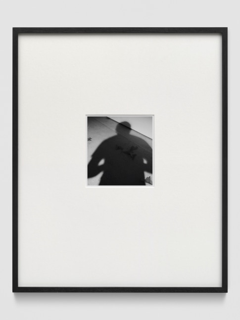 MARTIN&amp;nbsp;BOYCE
Self Portrait with Leaves (after Vivian Maier)
2015
C-type print; framed
Ed. 9 von 10 + 3 AP
Frame 61 x 49.5 x 4 cm / 24 x 19 1/2 x 1 1/2 inches