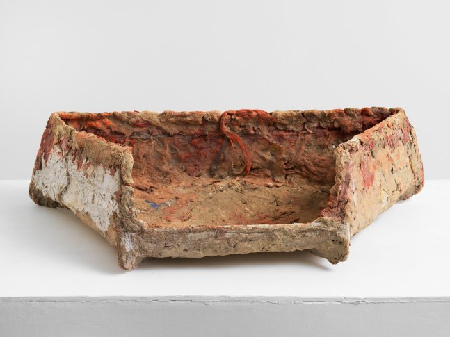 Ohne Titel

1984

Gauze, papier-m&amp;acirc;ch&amp;eacute;, painted

Sculpture 20 x 73 x 35 cm / 7 7/8 x 28 3/4 x 13 3/4 in

&amp;copy; Archiv Franz West &amp;copy; Estate Franz West