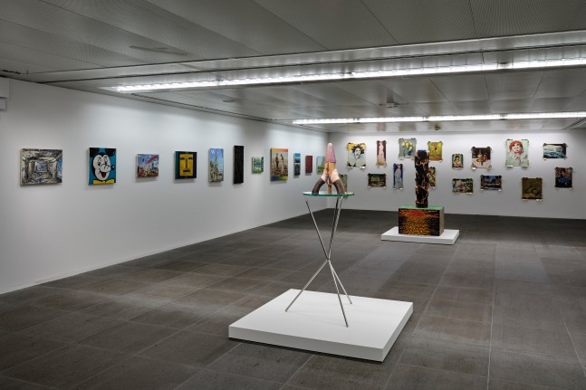 Installation view of paintings and sculptures by Jean-Frédéric Schnyder