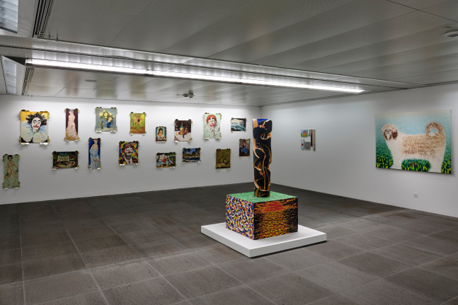 Installation view of paintings and sculptures by Jean-Frédéric Schnyder