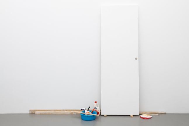 Installation view, Peter Fischli David Weiss, Polyurethane Objects, Galerie Eva Presenhuber, Vienna, 2023 © Peter Fischli David Weiss Courtesy the artists and Galerie Eva Presenhuber. Photo: Jorit Aust