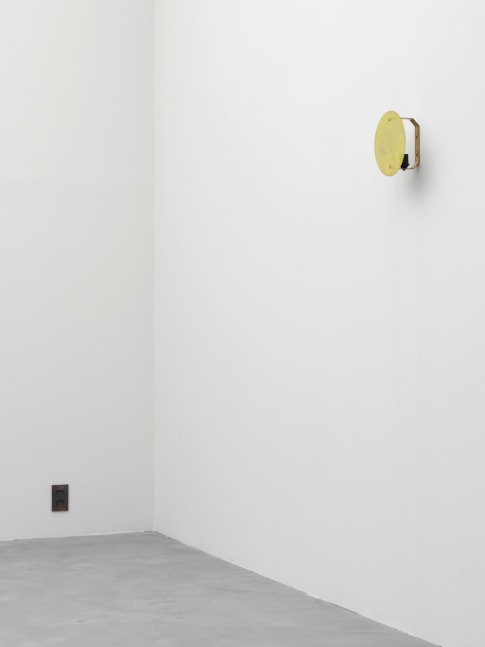 Dead Star (yellow wall lamp)

2015

Painted steel, brass, cast and painted bronze; 2-parts

Wall lamp 26 x 26 x 12.5 cm / 10 1/4 x 10 1/4 x 4 7/8 in

Socket 15.5 x 9.5 x 1 cm / 6 x 3 5/8 x 3/8 in

Installation dimensions variable

&amp;copy; Martin Boyce