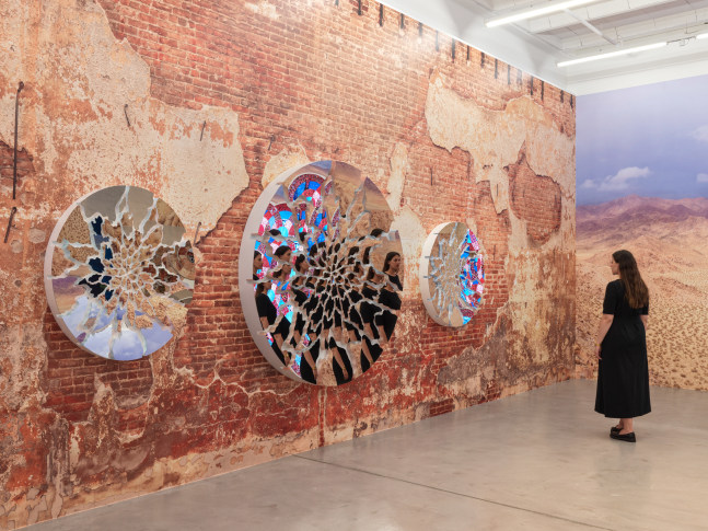 Installation view, Doug Aitken, HOWL, Galerie Eva Presenhuber, Zurich, 2023