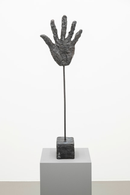 My left hand (from the series Atlas of the World)

2021/2023

Bronze

Ed. 1/3 + 1 AP

Sculpture 86 x 26 x 11 cm / 33 7/8 x 10 1/4 x 4 3/8 in

Pedestal 70 x 30 x 15 cm / 27 1/2 x 11 3/4 x 5 7/8 in

Weight 7.8 kg (17.2 lbs)

&amp;copy; Andrew Lord