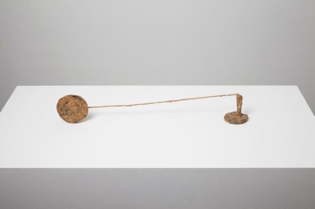 Maulschelle

Approx. 1980

Papier-m&amp;acirc;ch&amp;eacute;, wire and can lid

12 x 72 x 9 cm / 4 3/4 x 28 3/8 x 3 1/2 in

&amp;copy; Archiv Franz West &amp;copy; Estate Franz West