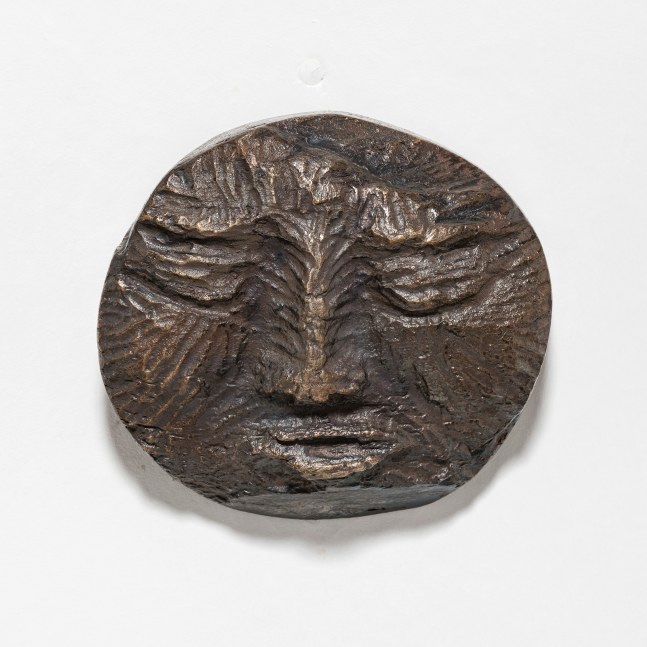 Sun head

1983/2024

Bronze

Ed. 1/3 + 1 AP

&amp;oslash; 20 x 5 cm / &amp;oslash; 7 7/8 x 2 in

&amp;copy; Tobias Pils