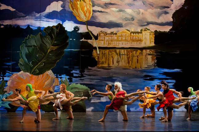 Set by Karen Kilimnik with performance of ballet dancers