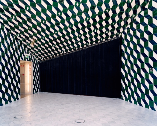 Casa Musica Porto I

2006
C-Print, framed
Image 140 x 177 cm / 55 1/8 x 69 5/8 in
Sheet 180 x 217 cm / 70 7/8 x 85 3/8 in
Frame 184 x 221 cm / 72 1/2 x 86 7/8 in

&amp;copy; Candida H&amp;ouml;fer