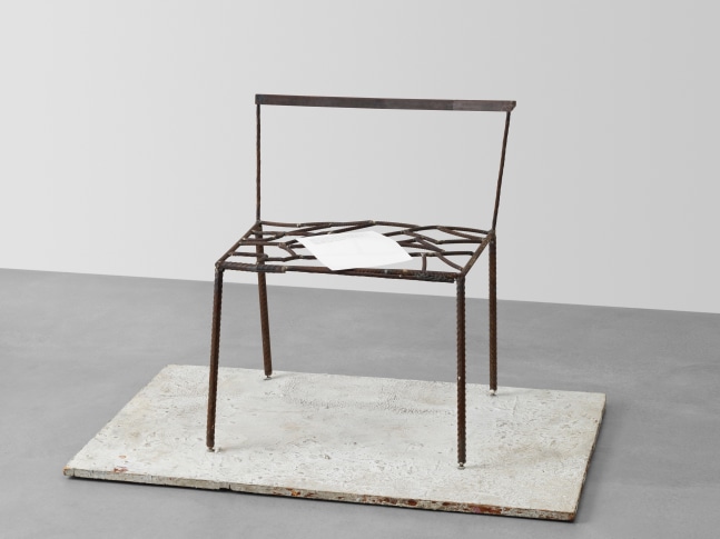 Ohne Titel (Sitz)

1990

Steel, paper, wood

Object 78 x 78 x 68 cm / 30 3/4 x 30 3/4 x 26 3/4 in

2.5 x 125 x 75 cm / 1 x 49 1/4 x 29 1/2 in

&amp;copy; Archiv Franz West &amp;copy; Estate Franz West