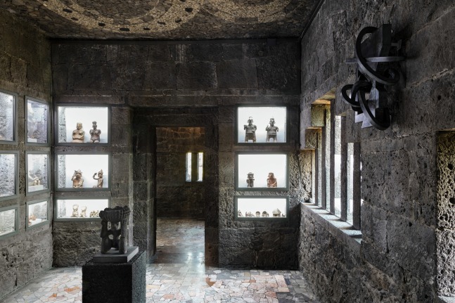 Installation view, Wyatt Kahn, Fantasmas, Museo Anahuacalli, Mexico City, 2024