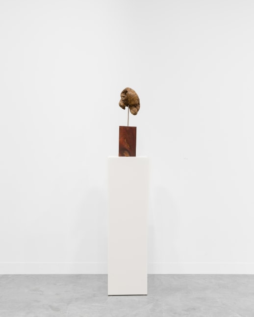 sculpture by Oscar Tuazon