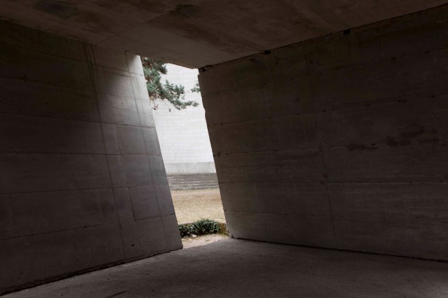 Installation view of sculpture by Oscar Tuazon