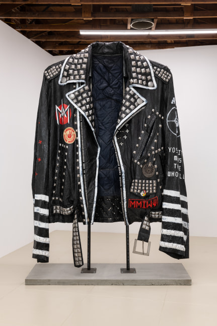 Ishi Glinsky
Coral vs. King Snake Jacket, 2019
canvas, industrial adhesives, wax, wood beads, aluminum, steel, nylon, enamel paint, black pigment
120 x 96 x 35 ins.
304.8 x 243.8 x 88.9 cm
&amp;nbsp;