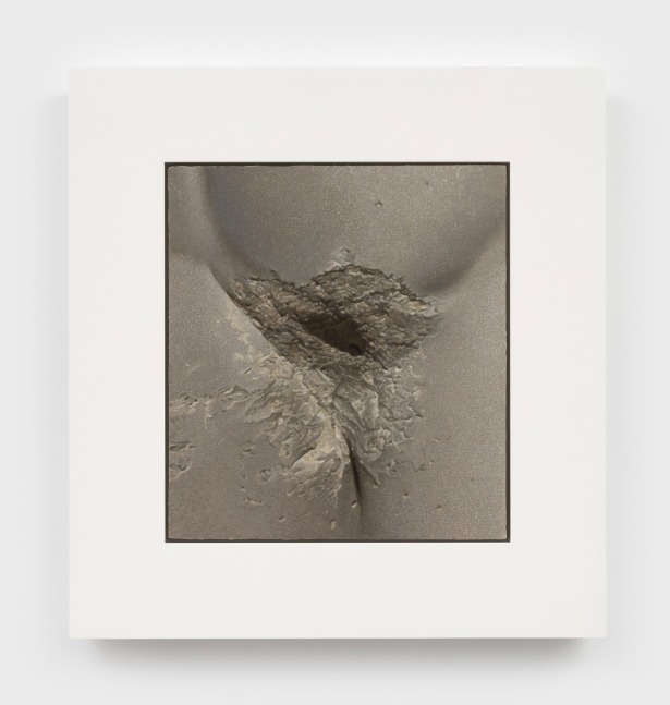 Joe Houston
Ruin X, 2019
oil on linen mounted to wood
10 5/8 x 9 5/8 ins.
27 x 24.4 cm