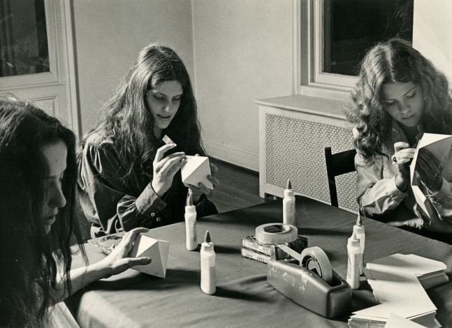 Smith&amp;#39;s daughters assembling components, 1969. Photo Hans Namuth