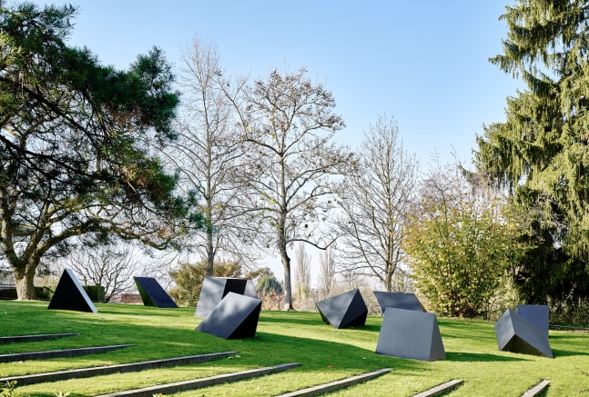 Aluminum, painted black
10 elements, each approximately 4 ft. high, edition 3/3
Black Sun. Fondation Beyeler, Basel, Switzerland, 2016